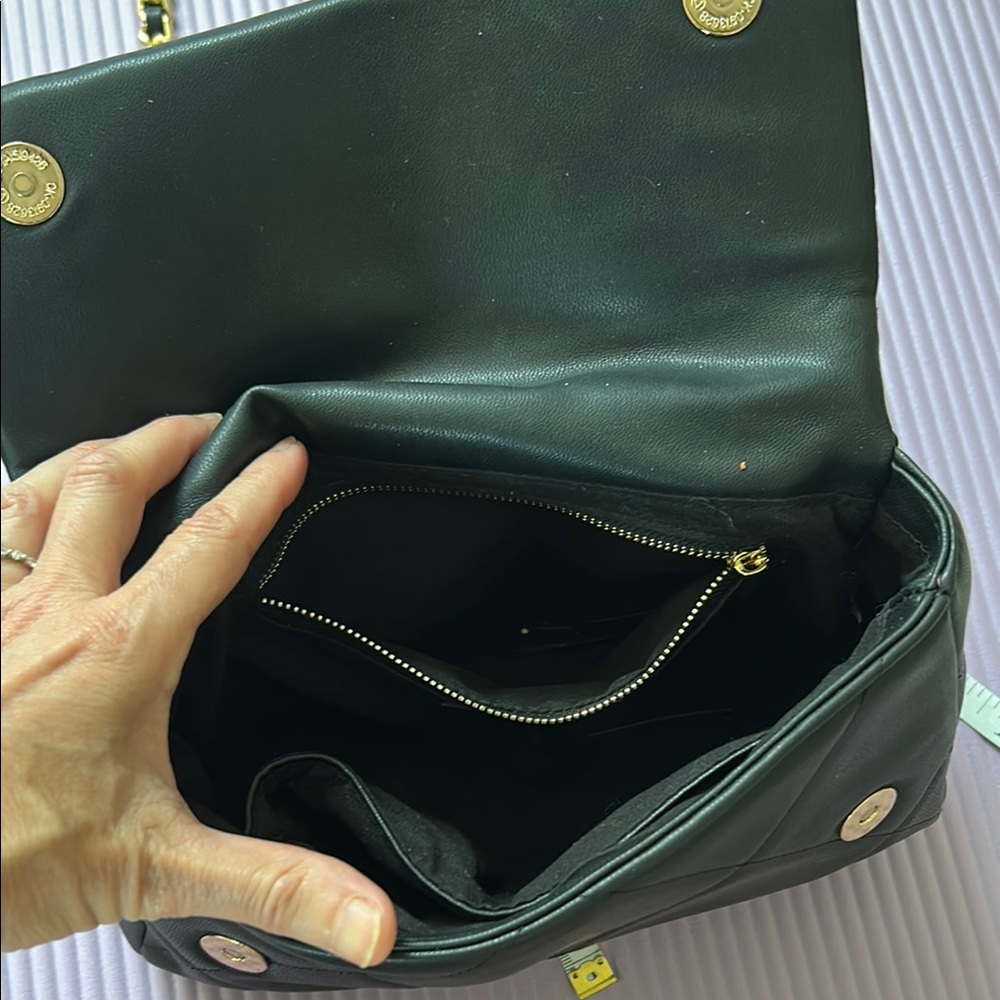 Forever 21 quilted  black and gold purse - Picture 10 of 14